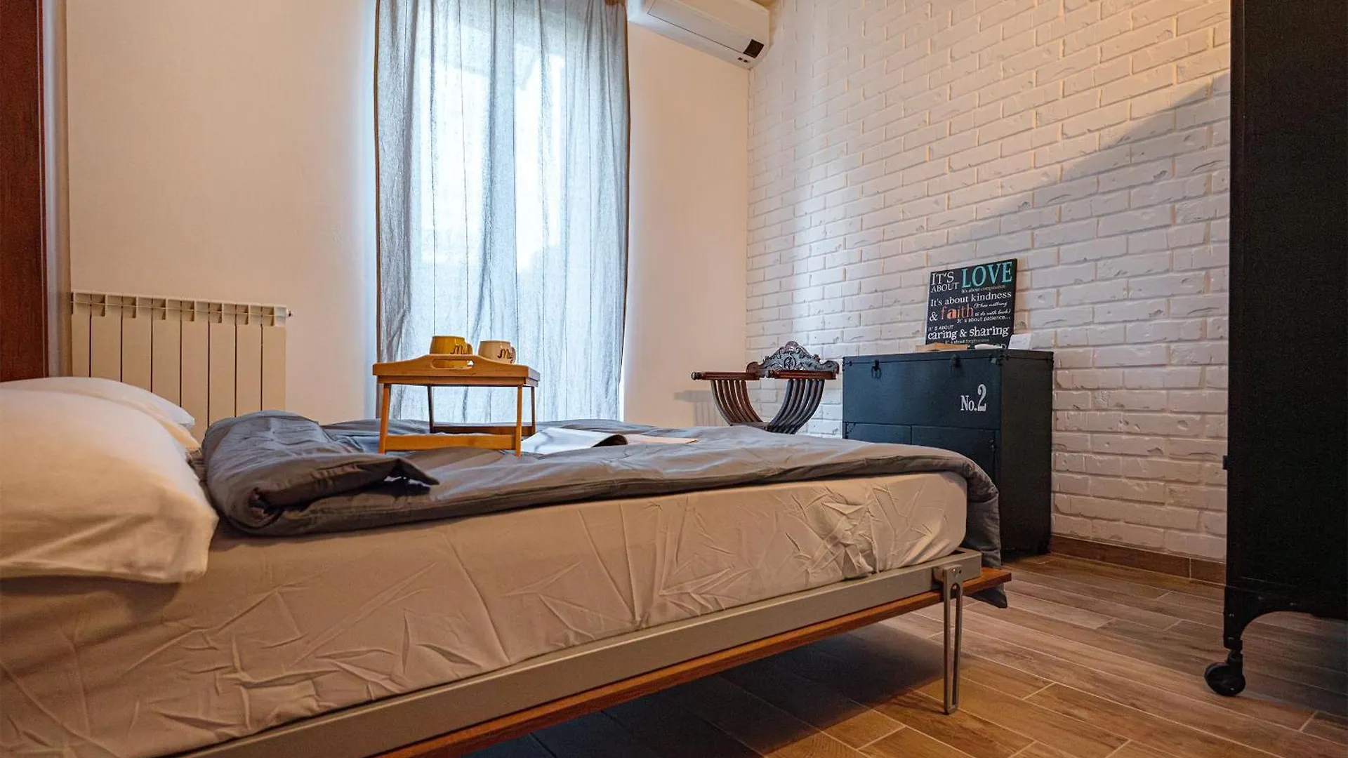 Ideal Rent - Catullo 9 Milano 0*,  Italia