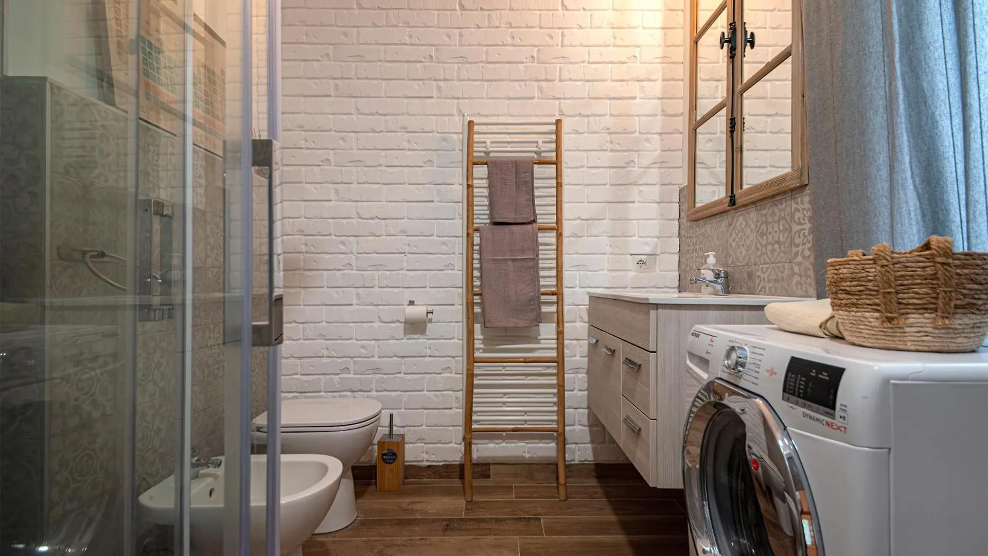 Ideal Rent - Catullo 9 Milano 0*,  Italia